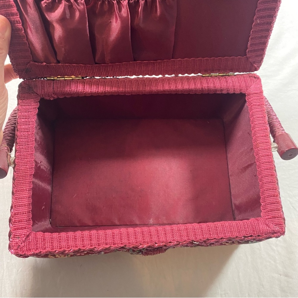 Vintage Sewing Box With Lid Upholstered Padded Floral With Handle Compartments - Picture 12 of 13